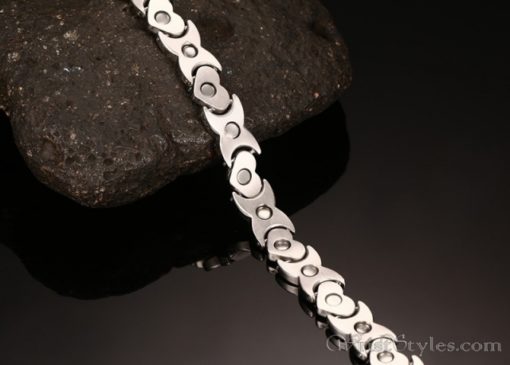 Magnetic Hearts Bracelet VN431500BR 1